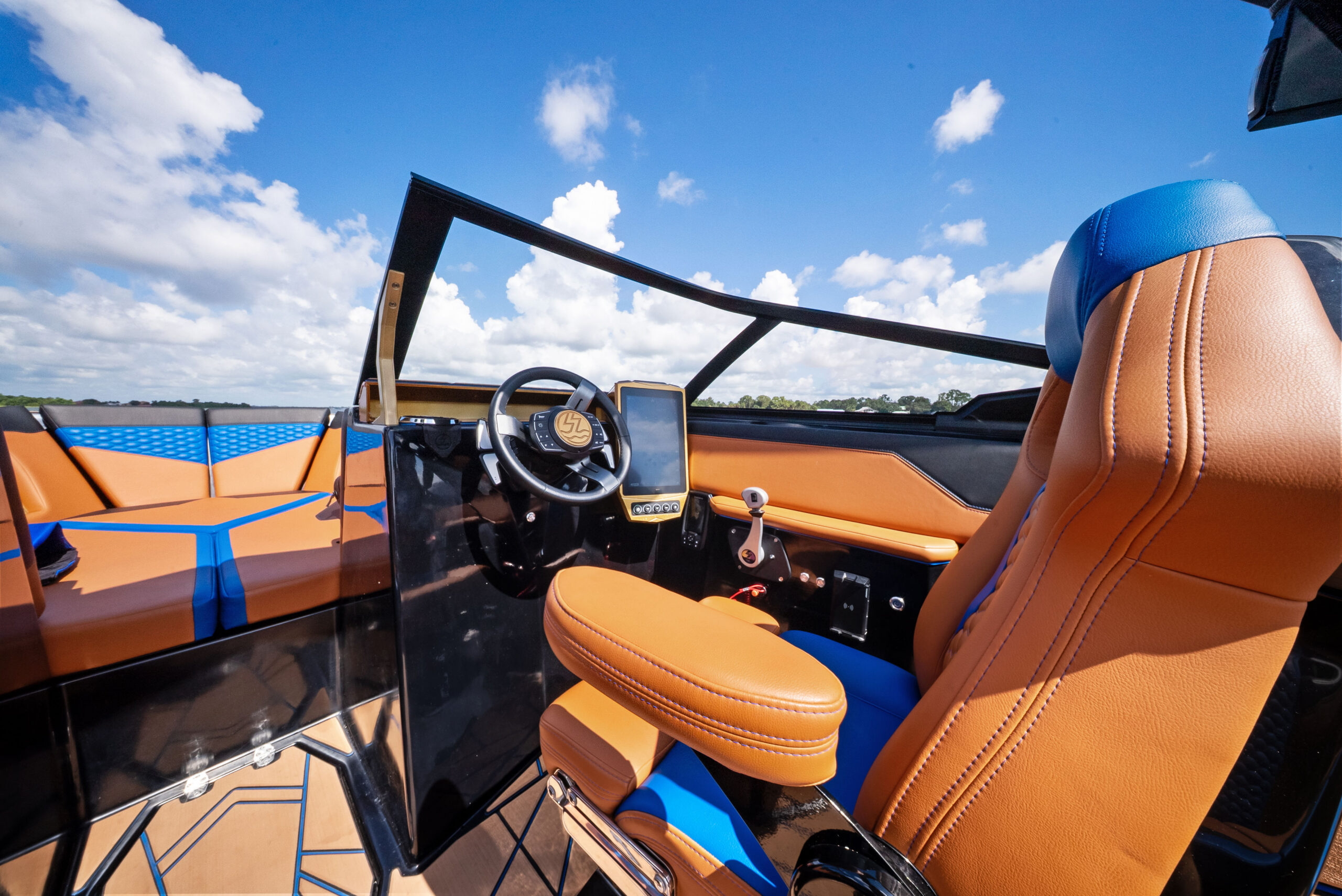 Genesis 24 hybrid driveline and helm detail